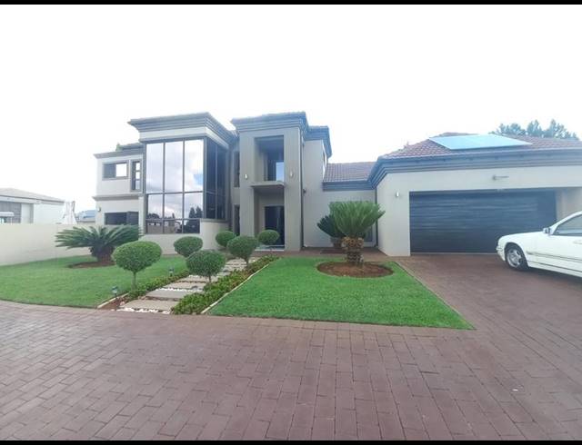 5 BEDROOM HOUSE FOR SALE IN RASLOUW